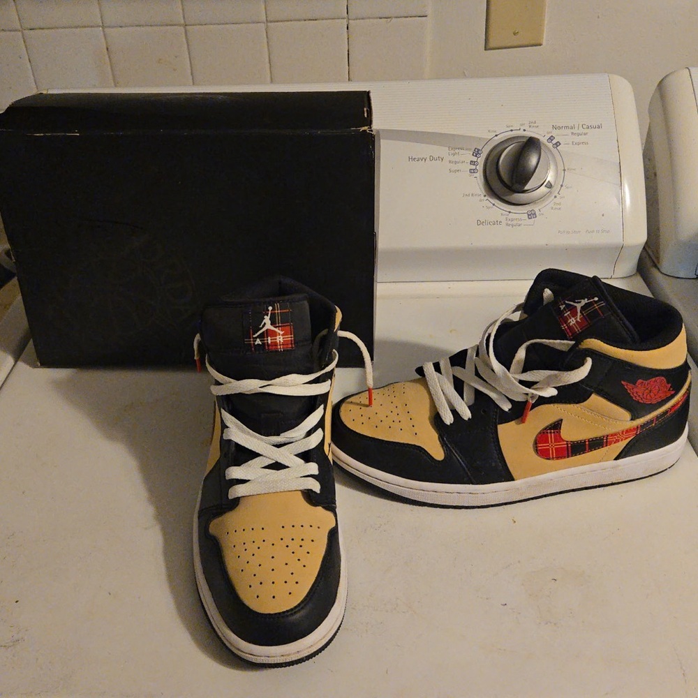 Stylish  Sneakers with Black and Tan Accents